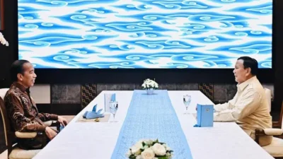 Prabowo dan Jokowi buka puasa bersama di Istana Merdeka, Jakarta.